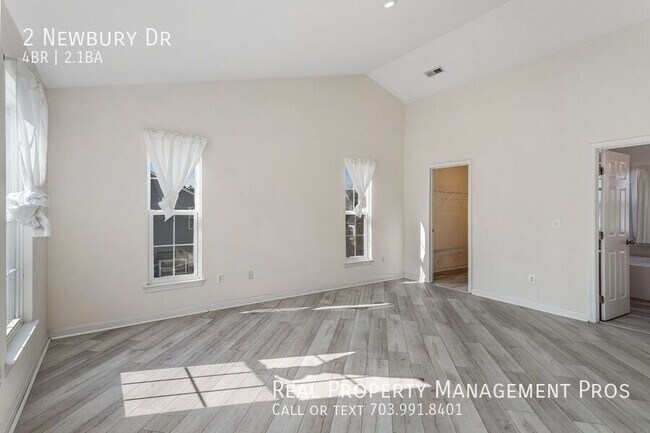 Building Photo - 2 Newbury Dr