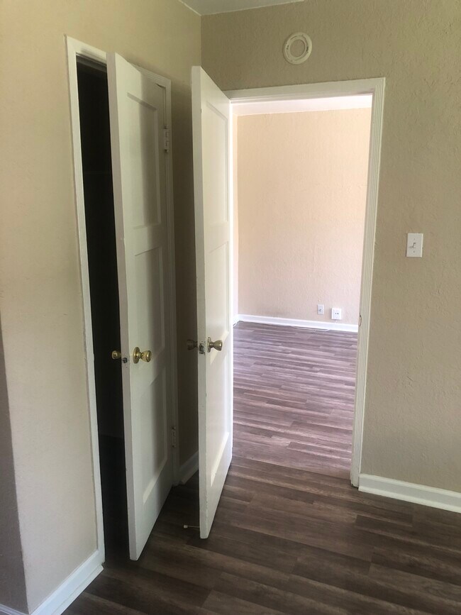 Building Photo - 1739 N Hollywood Way