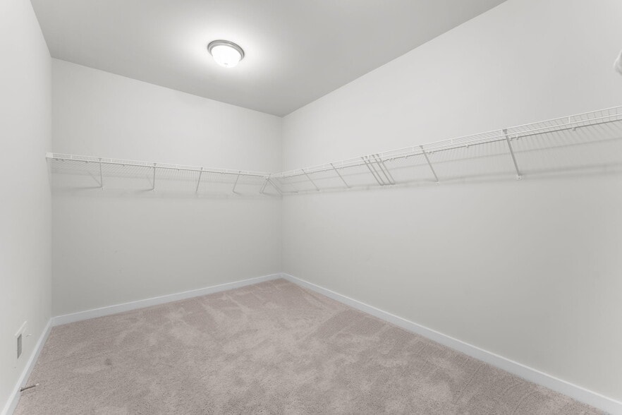 Building Photo - 43822 Jenkins Ln