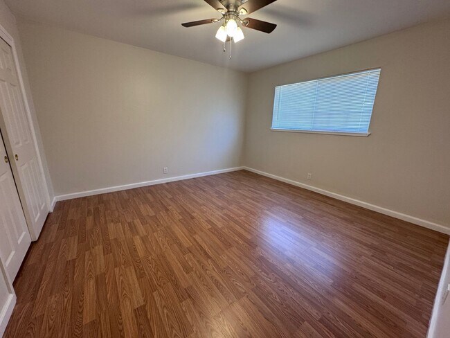 Building Photo - Unit 3