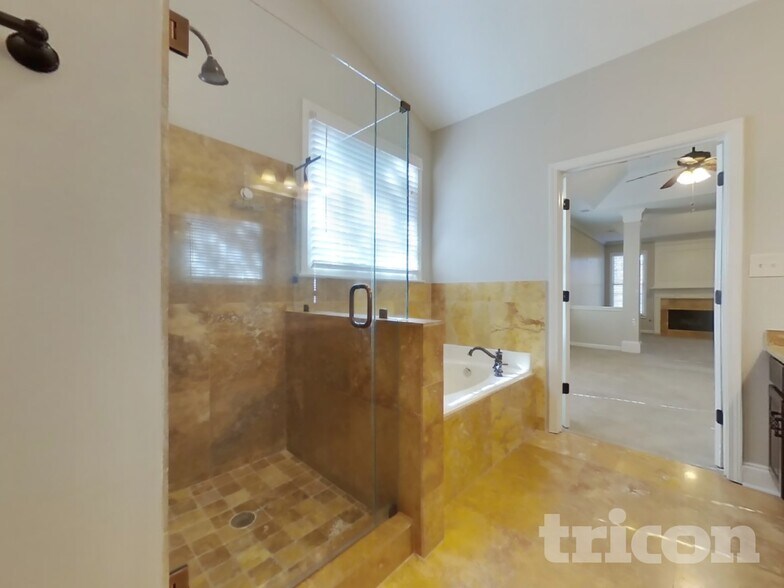 Building Photo - 1017 Chatsworth Ln