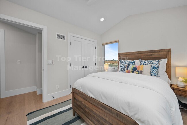 Building Photo - BRAND-NEW, FULLY-FURNISHED Luxury 3 bd / 3 ba Townhome in Coastal Carlsbad