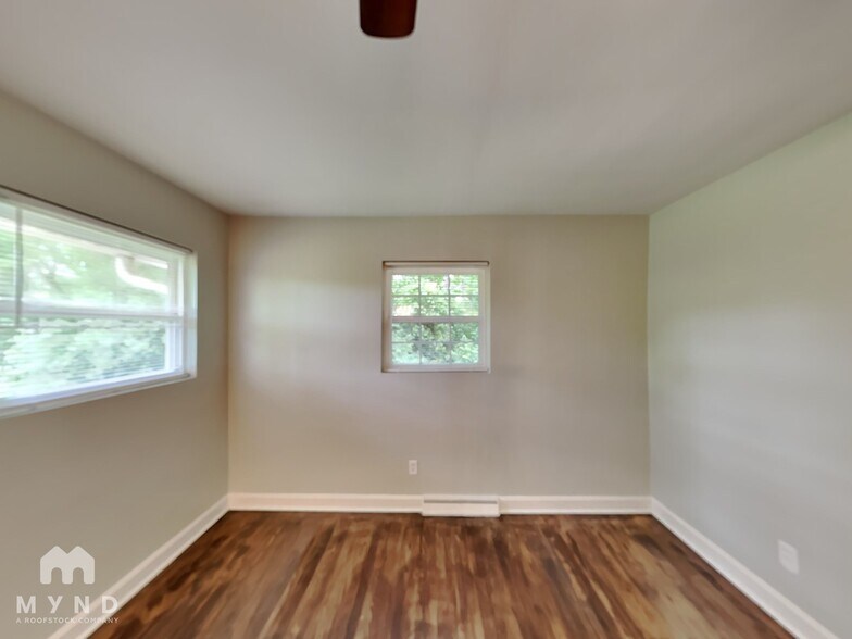 Building Photo - 5201 Pinebrook Dr