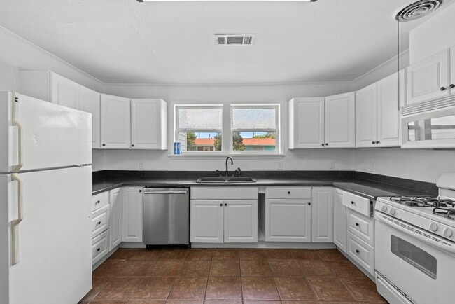Building Photo - 5311 Perry Ave