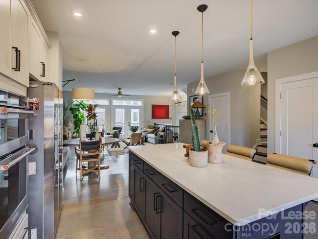 Building Photo - 11015 Stetler St