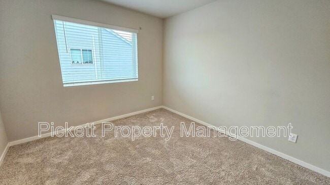 Building Photo - 6540 Yorktown Pl NE