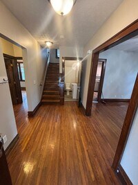 Building Photo - 361 E Northwood Ave