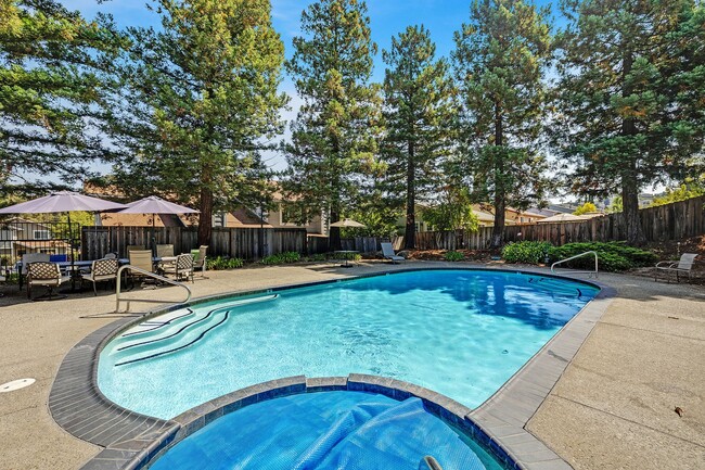 Building Photo - Large, Remodeled 3Bed/2.5Ba Townhome in Ha...