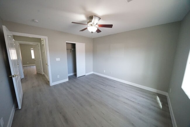Building Photo - SHOWINGS AVAILABLE NOW