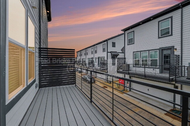 Building Photo - 2007 Hawksworth Ln