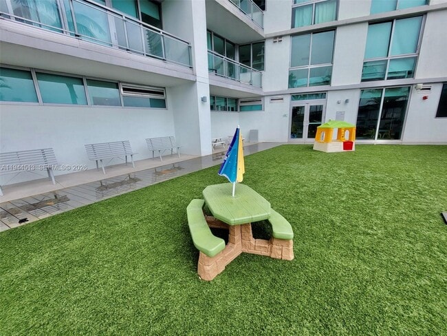 Building Photo - 92 SW 3rd St