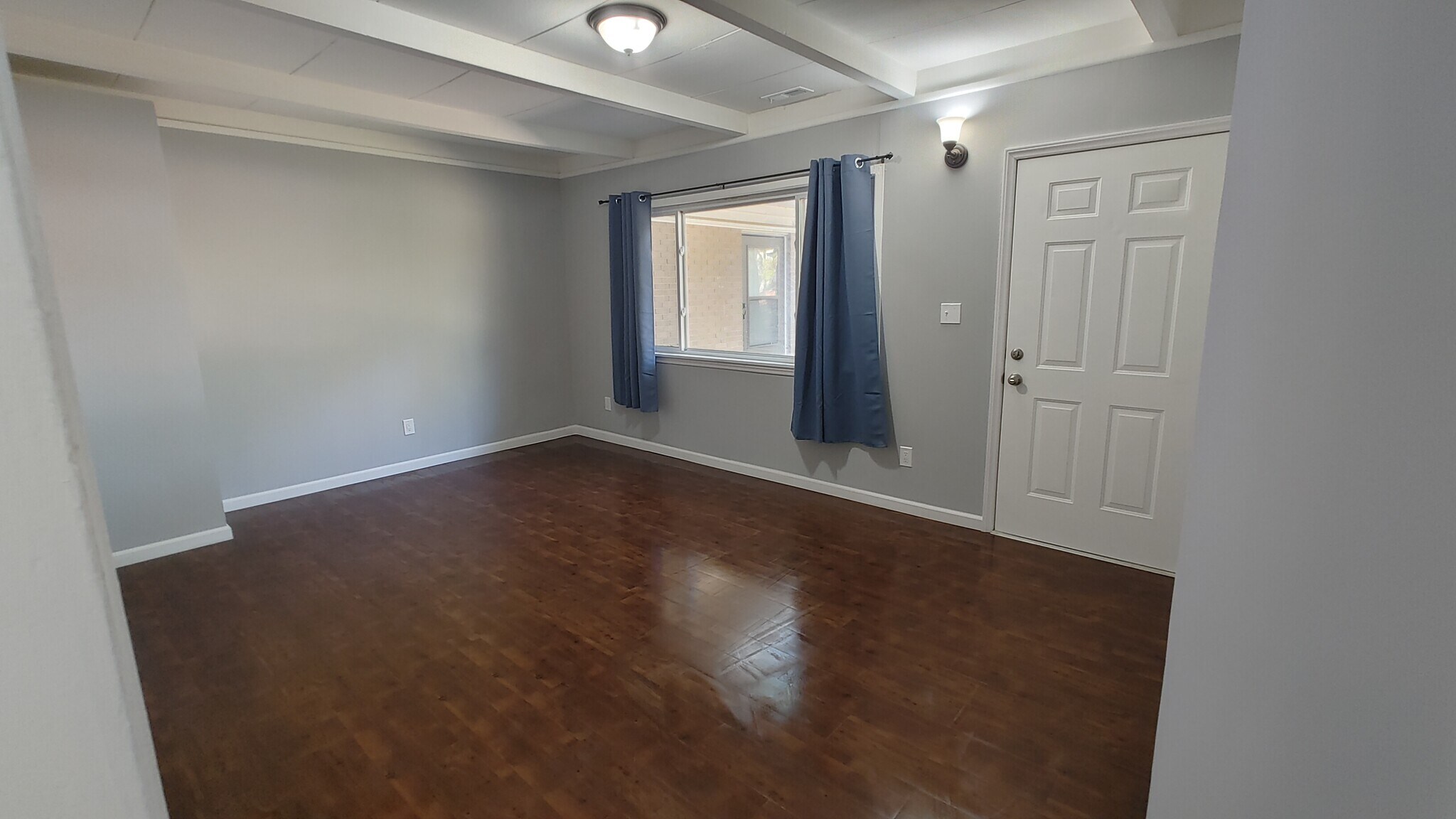 Building Photo - 2133 Woodbine Ave