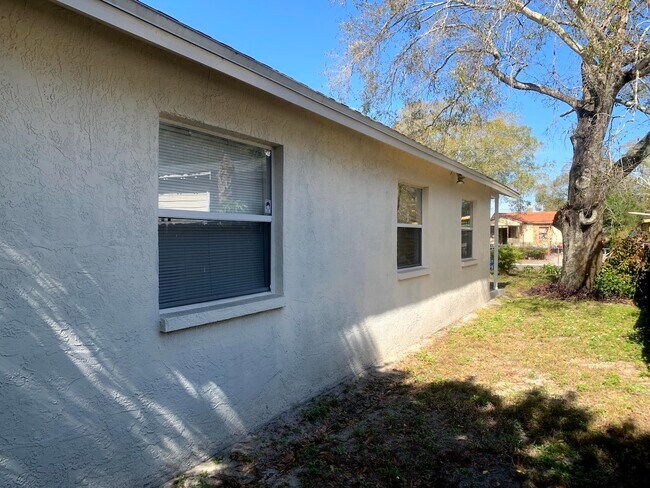 Building Photo - 4134 12th Ave S