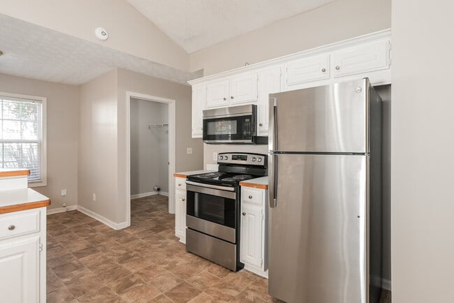 Building Photo - 3600 Biltmore Oaks Dr SE