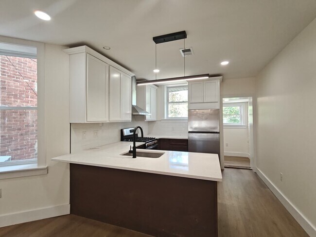 Building Photo - 1716 N Edgewood-