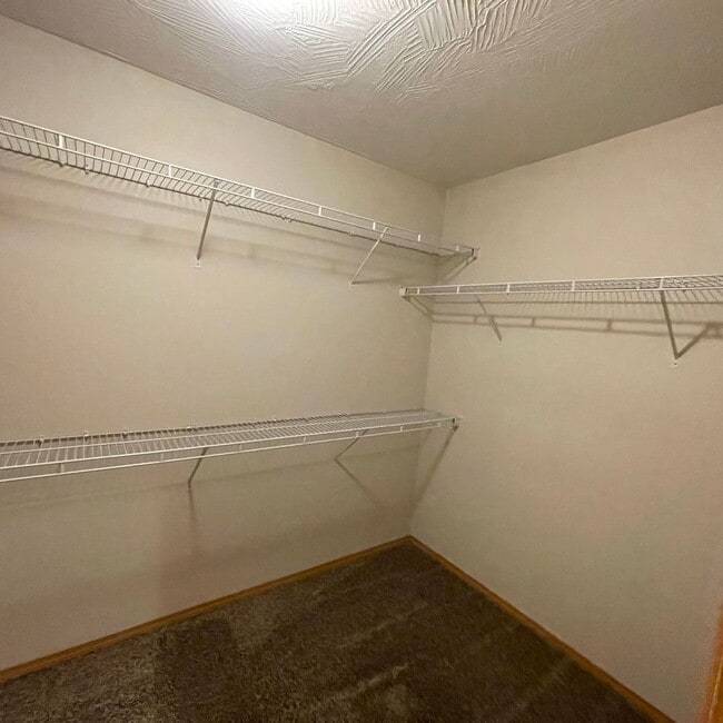 Building Photo - Beautiful 4 bedroom 3 full bathroom Townhome - Owner Special -Move in March and pay no rent until...