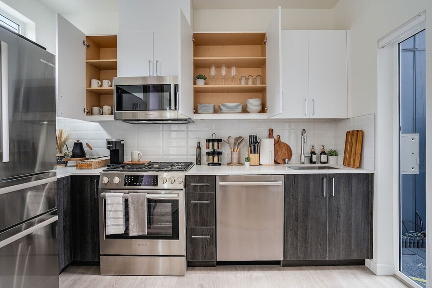 Building Photo - 1835 14th Ave