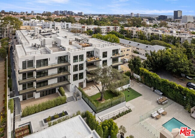 Building Photo - 505 S Barrington Ave