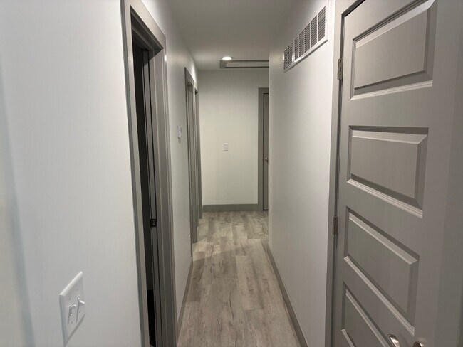 Building Photo - 1160 Marathon Dr