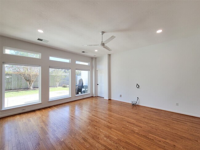 Building Photo - 8402 Major Blizzard Dr