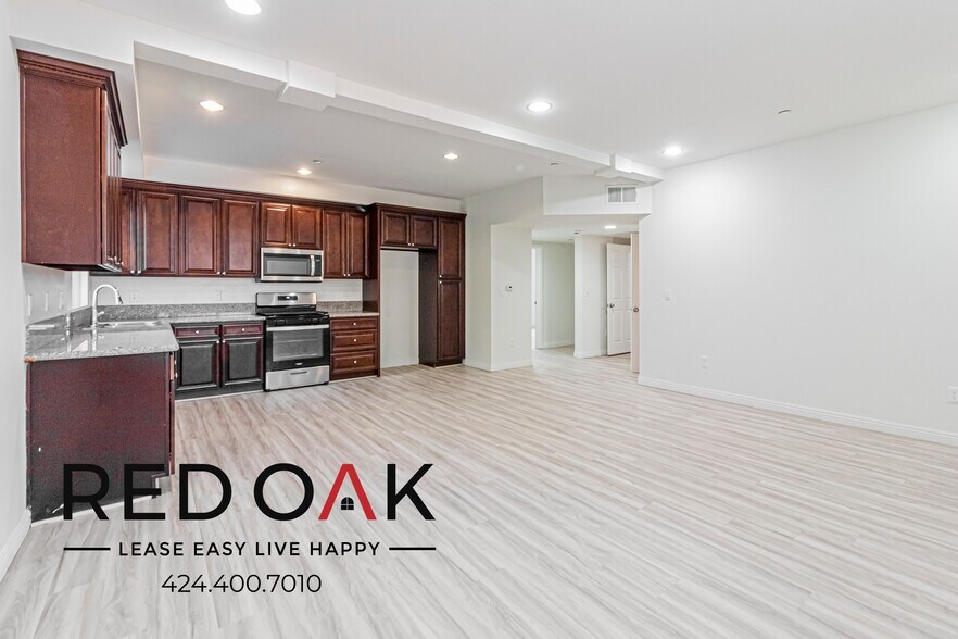 Building Photo - 6829 Simpson Ave