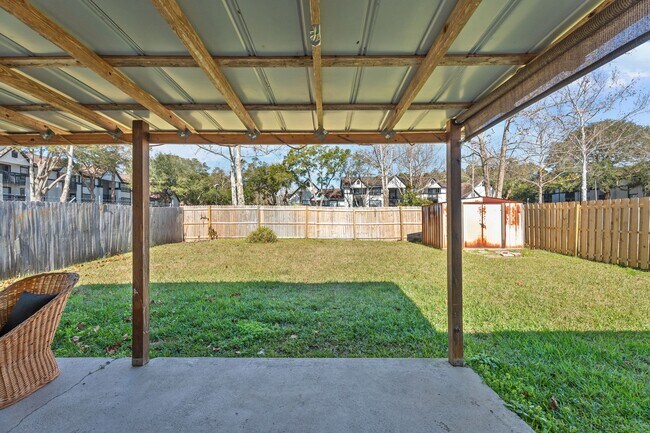 Building Photo - Beautiful Home