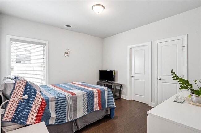 Building Photo - 4203 N Carver Dr