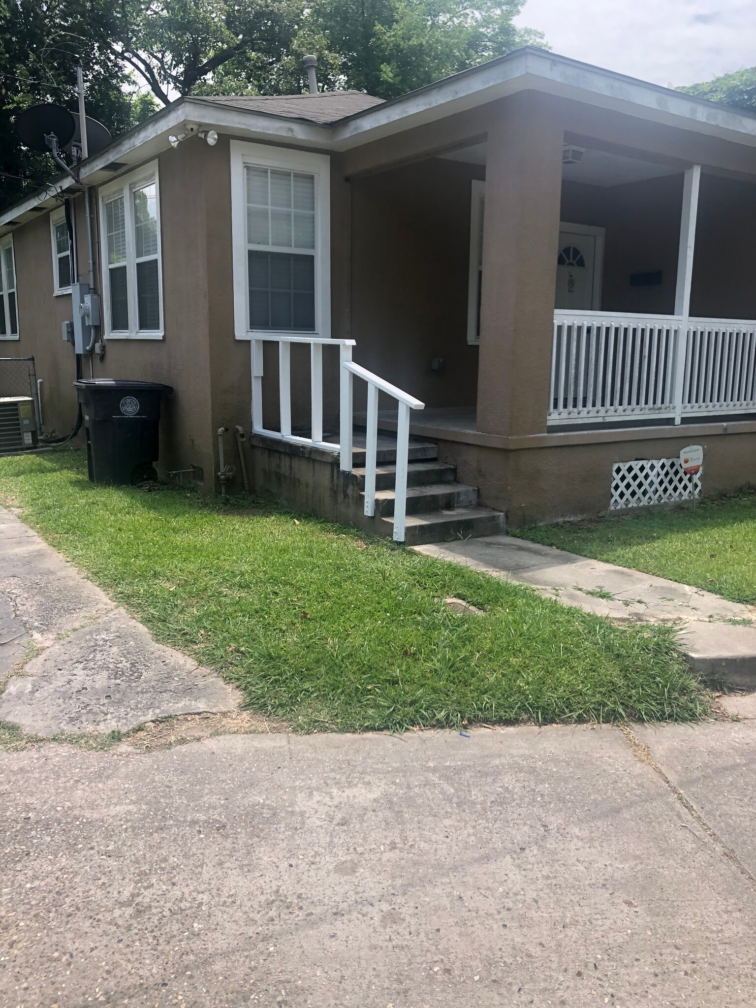 Building Photo - 564 Cotton St