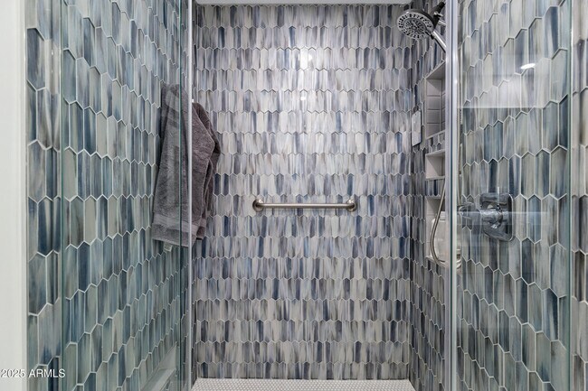 Building Photo - 7137 E Rancho Vista Dr