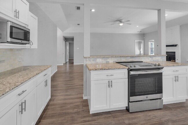 Building Photo - 691 Montana Ct N