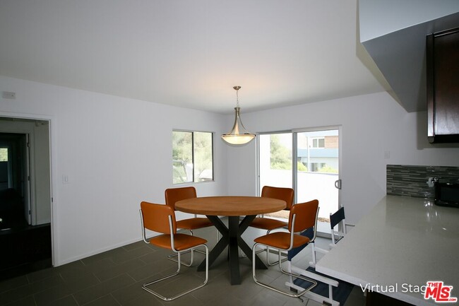 Building Photo - 2657 Zorada Dr