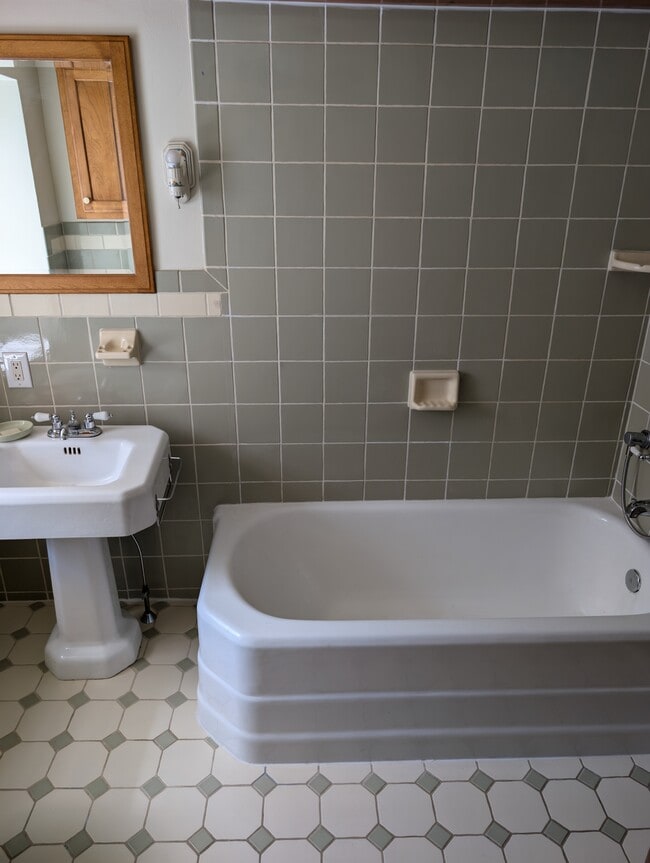 Building Photo - 40 Creamery Rd