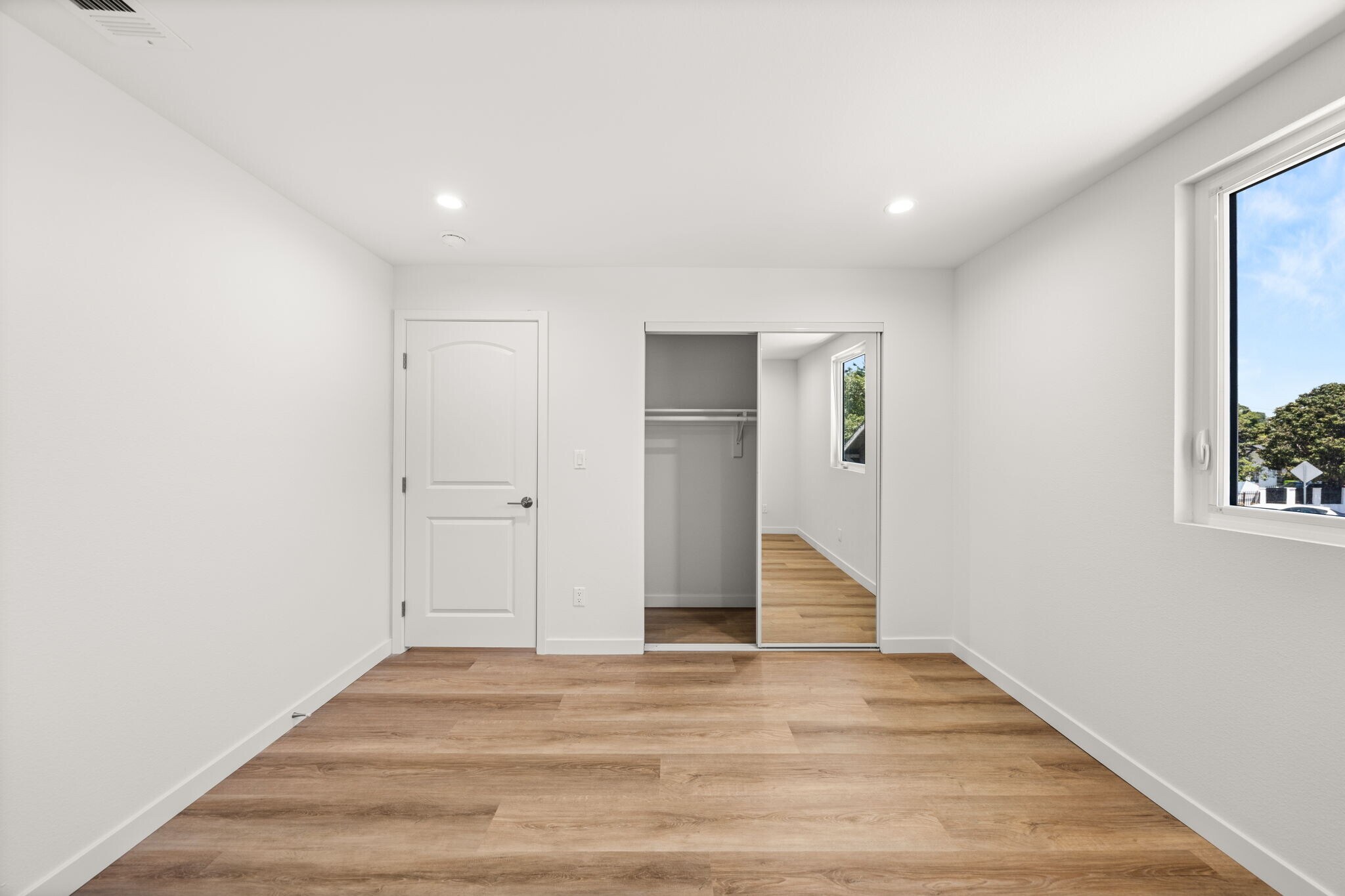 Building Photo - 4700 S Gramercy Pl