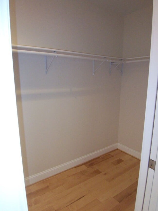 Building Photo - Large 3BR/2.5BA with yard and parking H St...