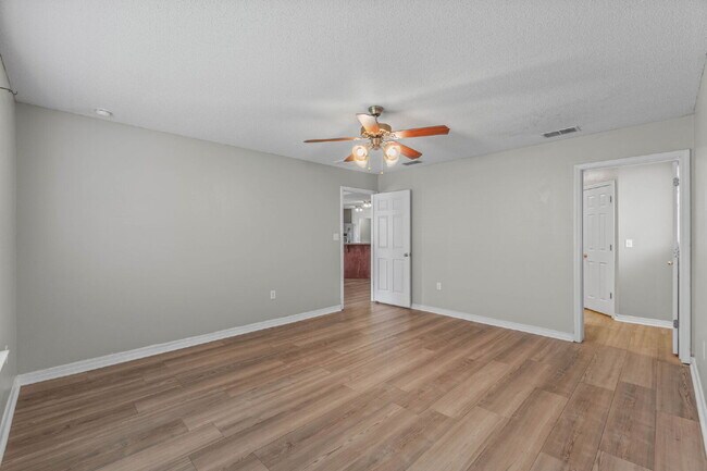 Building Photo - 203 Citadel Ln