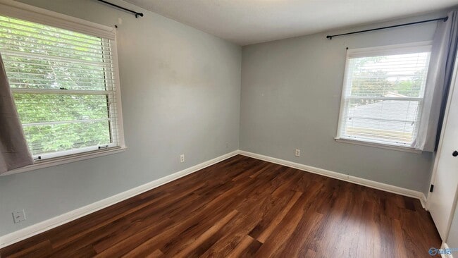 Building Photo - 11402 Hillwood Dr SE