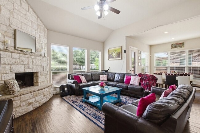 Building Photo - 2304 Lynbridge Dr