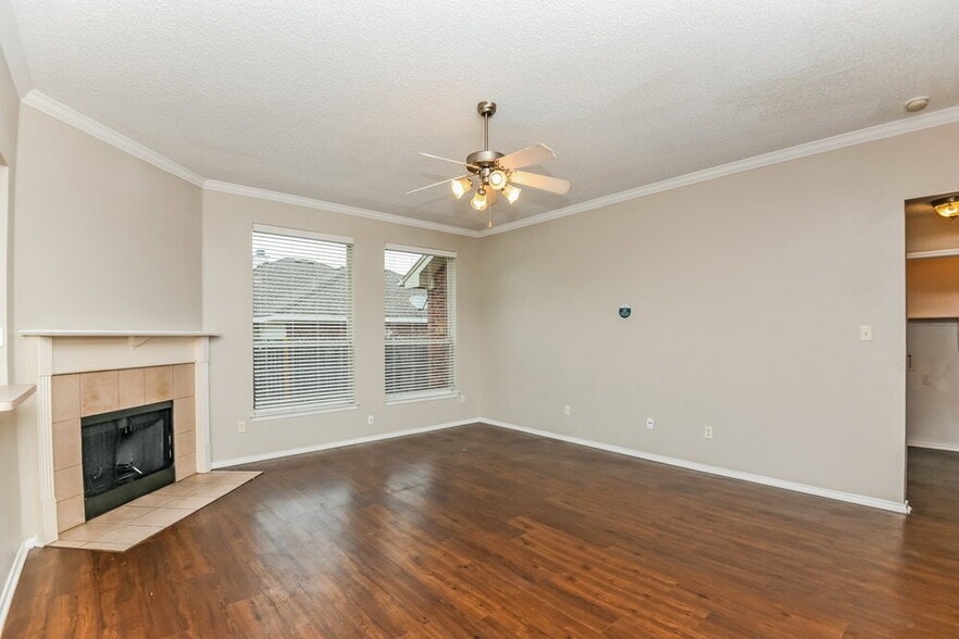 Building Photo - 825 Mesa Vista Dr