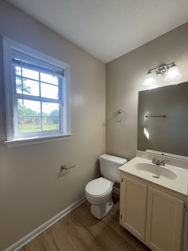 Building Photo - Stunning 3 Bed, 2.5 Bath Home with 1536 Sq Ft in Jacksonville, NC!
