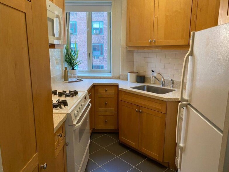 Building Photo - 47-26 98th Pl