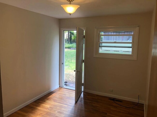 Building Photo - 4 Bedroom, 2 Bathroom House in SE Eugene