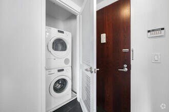 Building Photo - Gateway - 2/Bedroom Corner