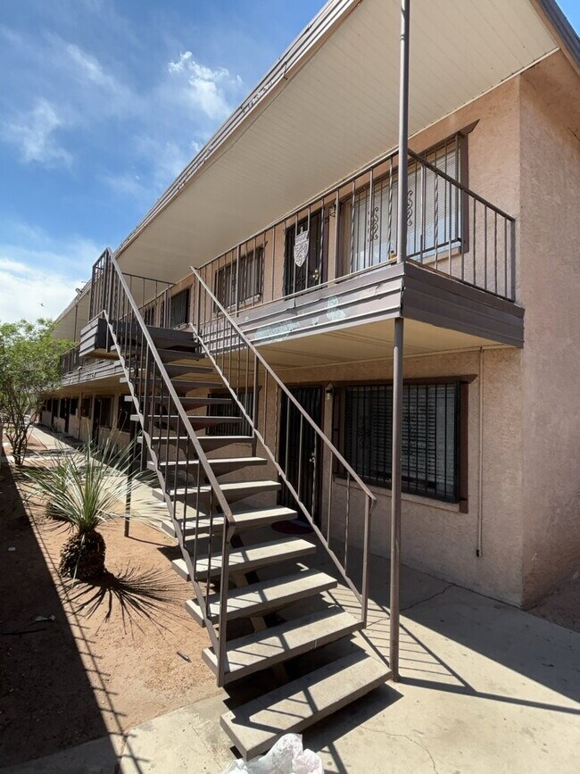 Building Photo - 3726 Hazelwood St