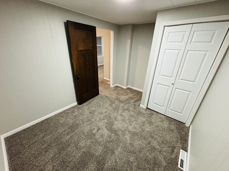 Building Photo - 2315 E End Ave