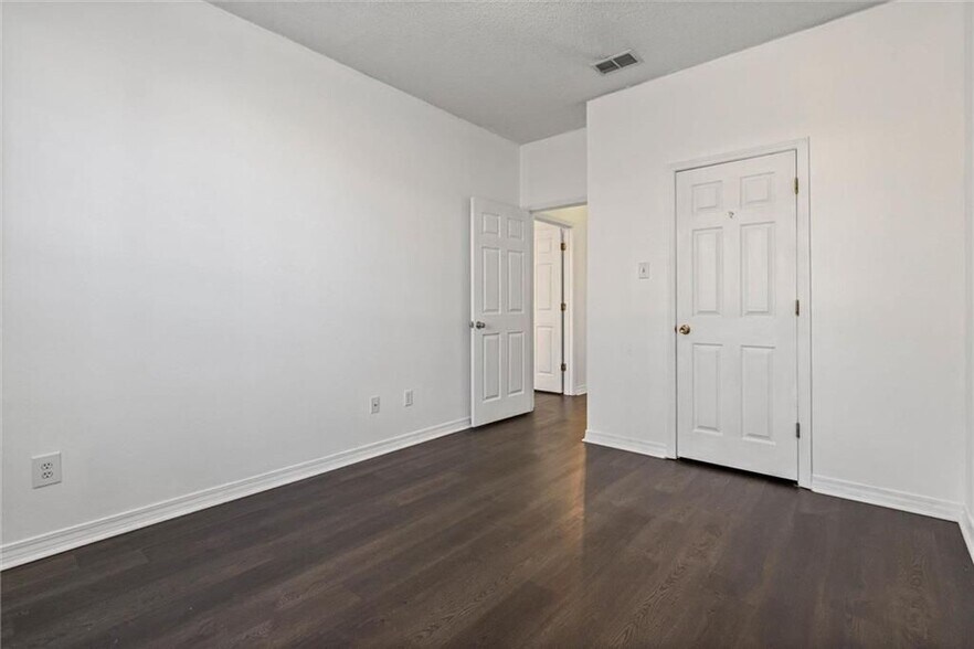 Building Photo - 1263 Smithfield Rd E