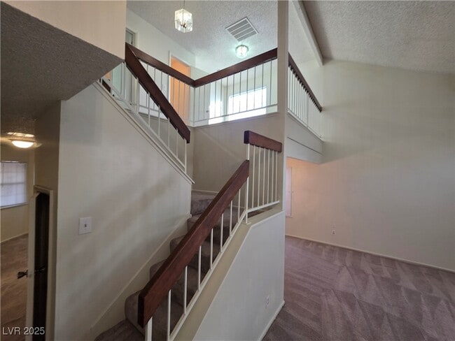 Building Photo - 321 S Bent Creek Dr