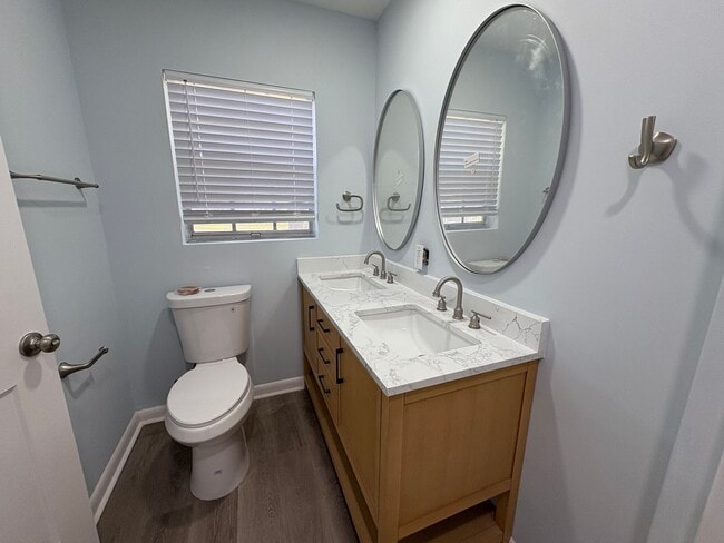 Building Photo - 2510 Lake Ellen Dr