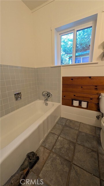 Building Photo - 546 Griswold Ave