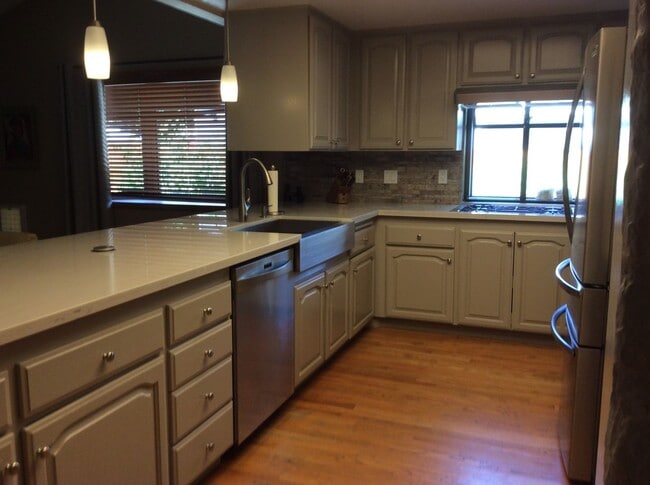 Building Photo - Beautiful FULLY FURNISHED Single Level 4/2 Home in South West Reno