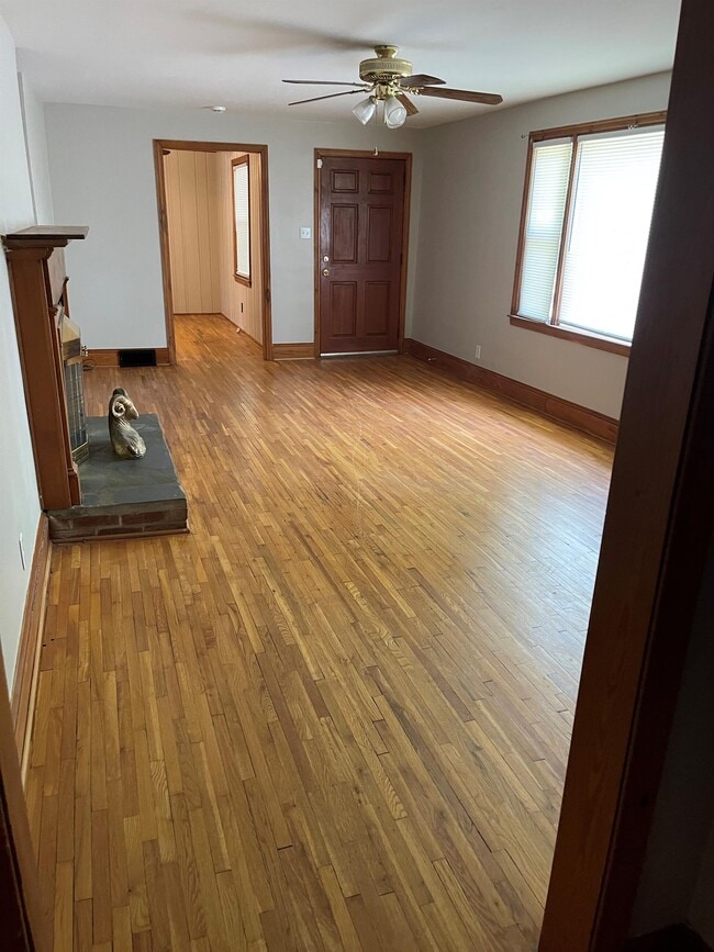 Building Photo - 3908 Yarbrough Ave